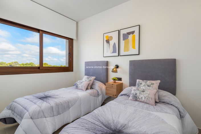 Image No.17-3 Bed Property for sale