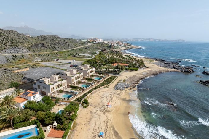 Image No.2-4 Bed Villa for sale