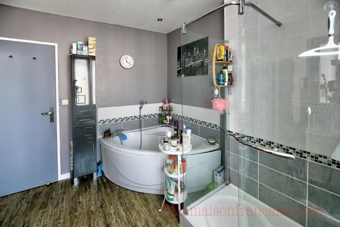 Image No.16-5 Bed House for sale