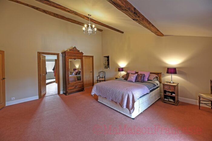 Image No.24-5 Bed House for sale