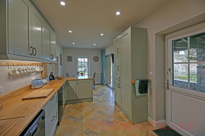 Image No.5-5 Bed House for sale