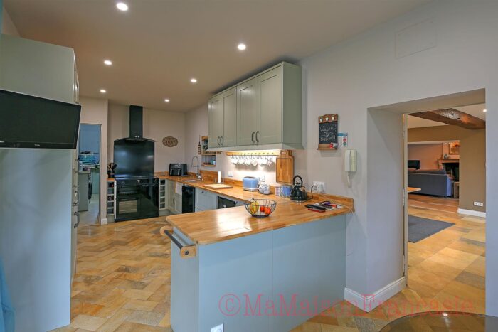 Image No.6-5 Bed House for sale