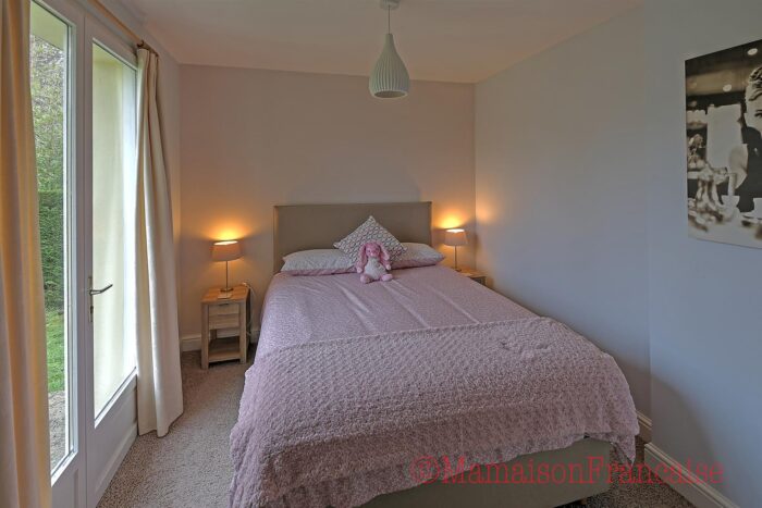 Image No.19-4 Bed Bungalow for sale