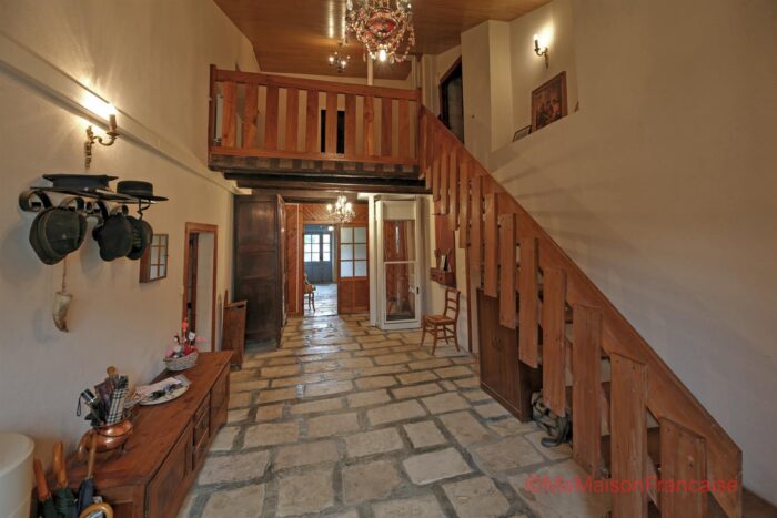 Image No.11-6 Bed House for sale