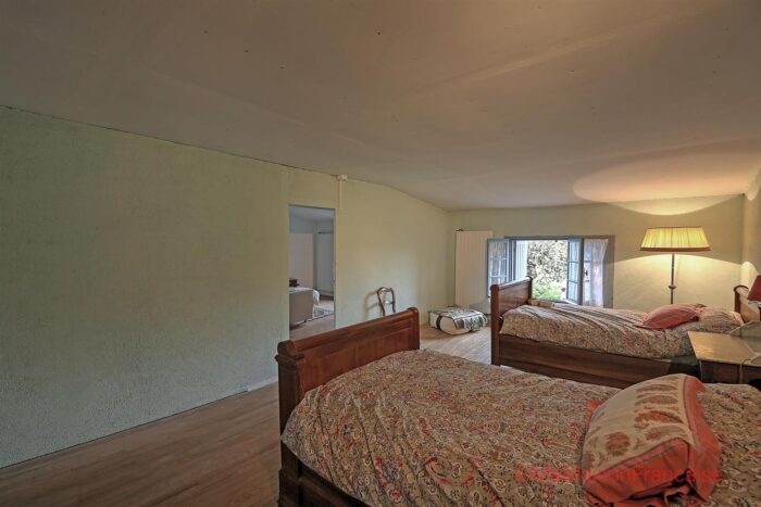 Image No.30-6 Bed House for sale