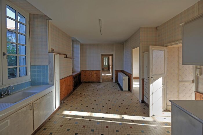 Image No.8-5 Bed House for sale