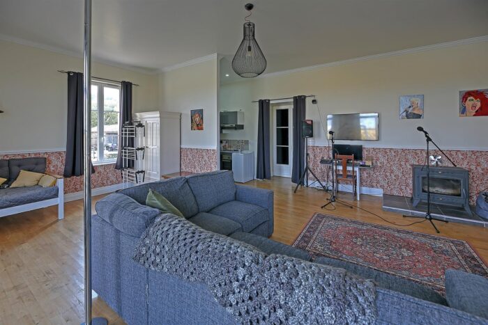 Image No.12-5 Bed House for sale