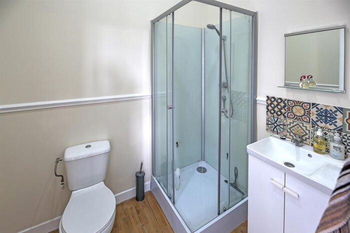 Image No.13-5 Bed House for sale