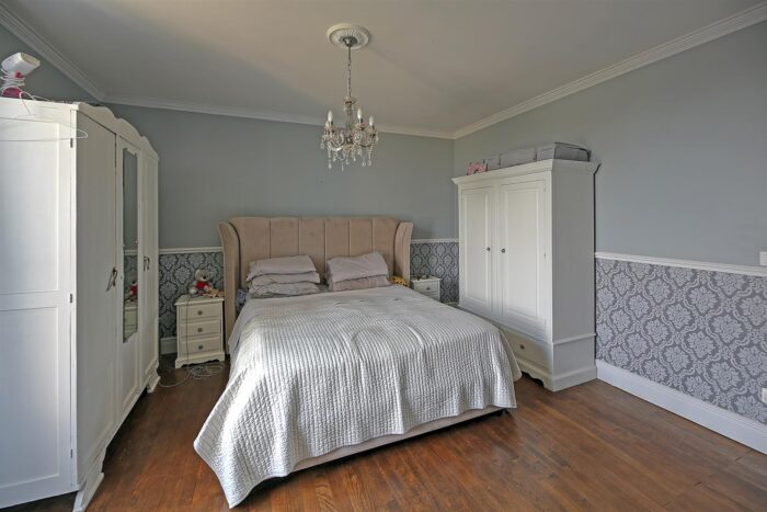 Image No.15-5 Bed House for sale