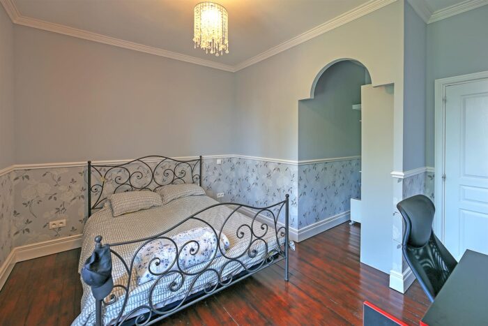 Image No.17-5 Bed House for sale