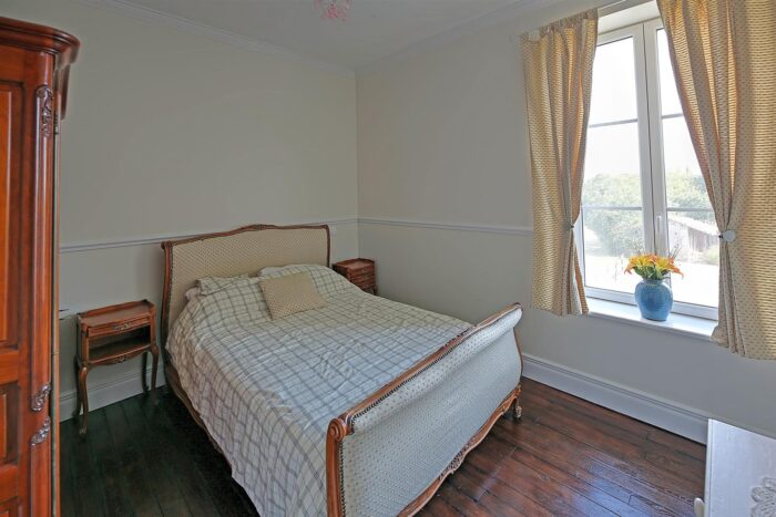 Image No.20-5 Bed House for sale