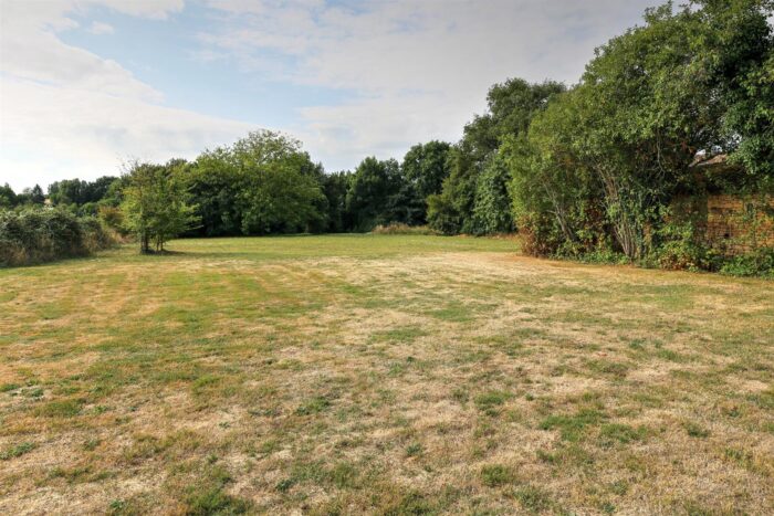 Image No.30-5 Bed House for sale