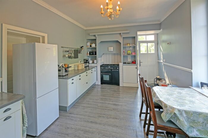 Image No.6-5 Bed House for sale