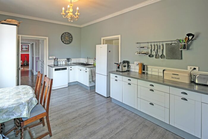 Image No.7-5 Bed House for sale