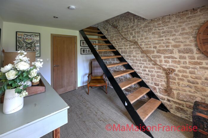 Image No.9-6 Bed House for sale