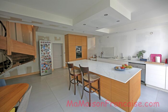 Image No.12-6 Bed House for sale