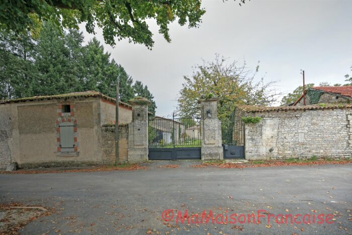 Image No.12-5 Bed Farmhouse for sale