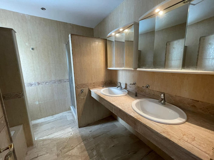 Image No.14-5 Bed Property for sale