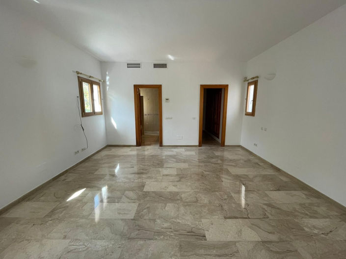 Image No.19-5 Bed Property for sale