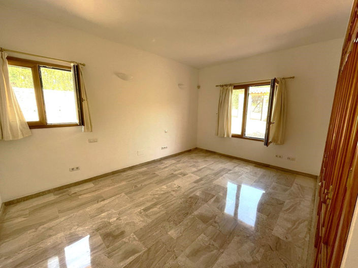 Image No.21-5 Bed Property for sale