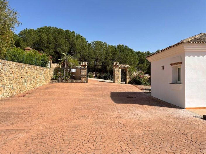 Image No.22-5 Bed Property for sale