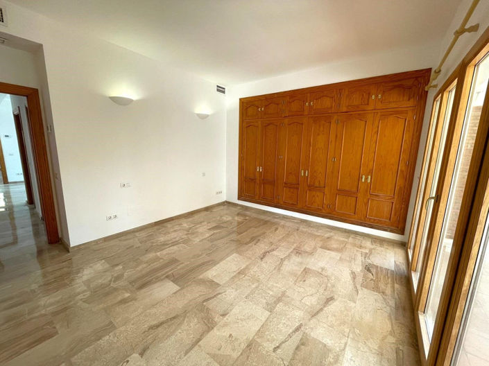 Image No.23-5 Bed Property for sale