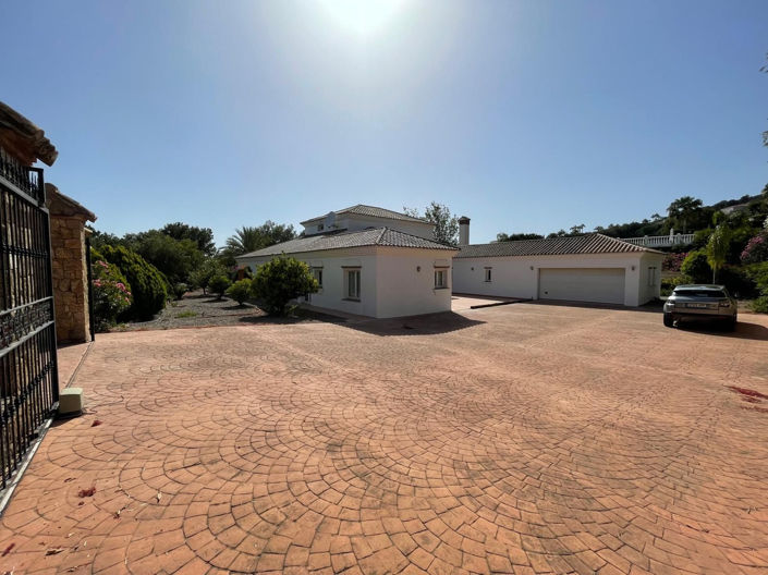 Image No.27-5 Bed Property for sale