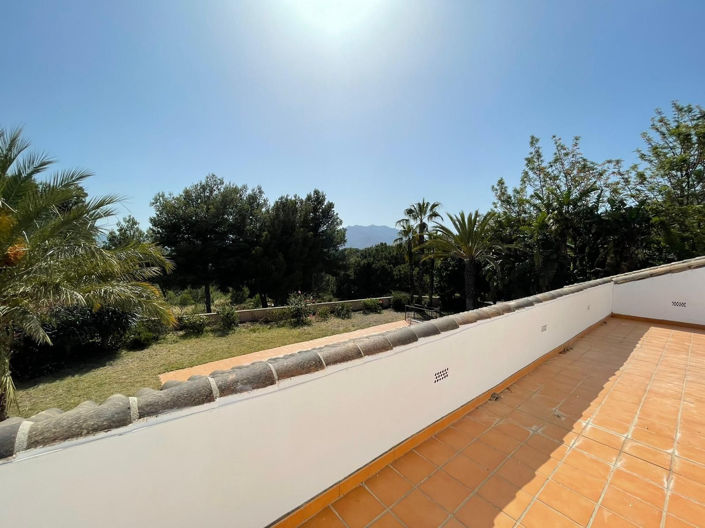 Image No.28-5 Bed Property for sale