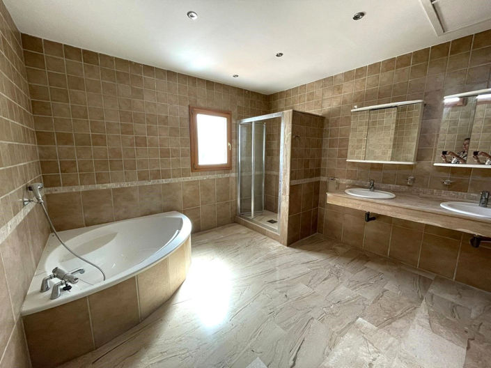 Image No.29-5 Bed Property for sale