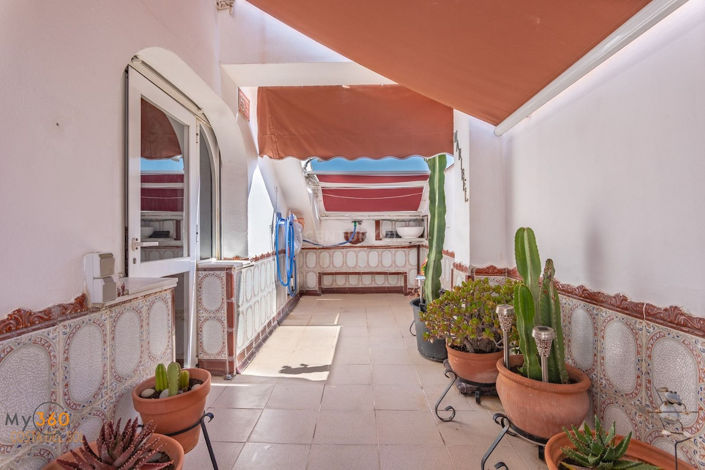 Image No.11-5 Bed Property for sale