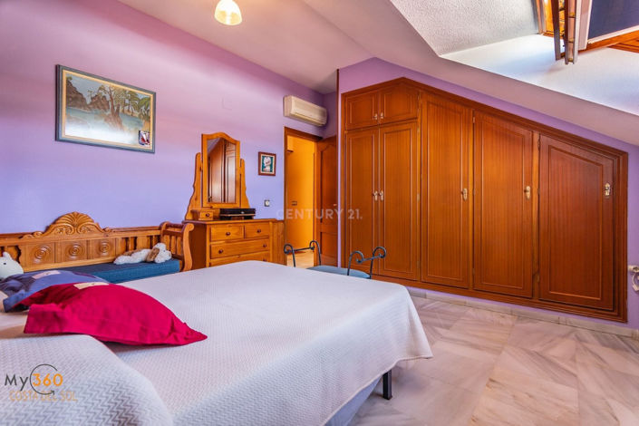 Image No.12-5 Bed Property for sale