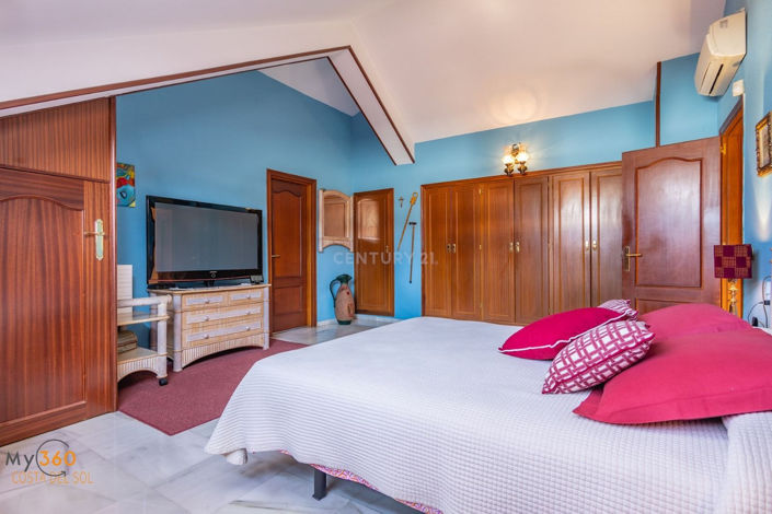 Image No.15-5 Bed Property for sale