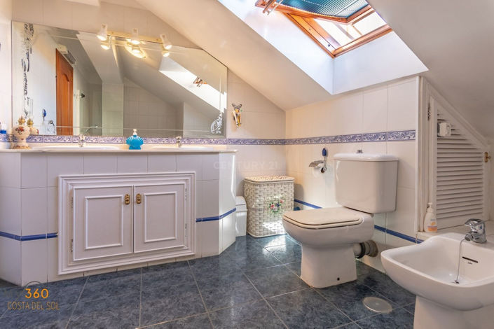 Image No.23-5 Bed Property for sale