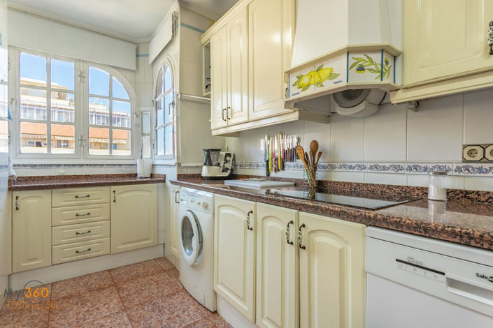 Image No.25-5 Bed Property for sale