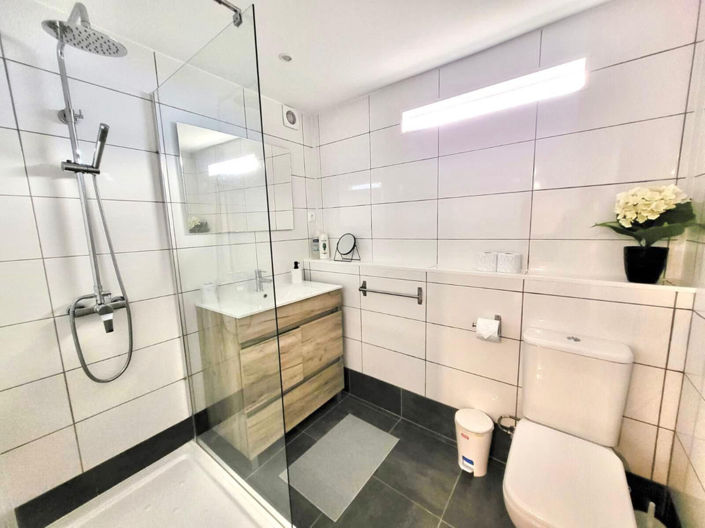 Image No.9-4 Bed Property for sale