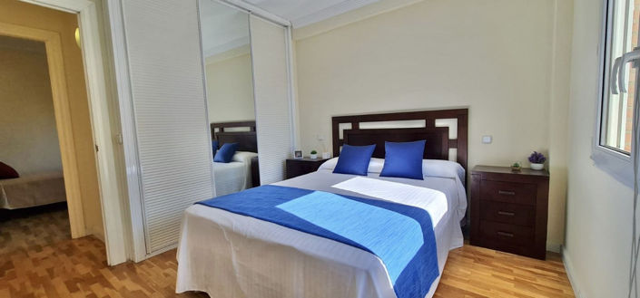 Image No.12-3 Bed Property for sale