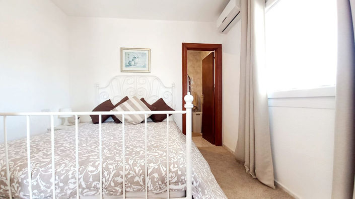 Image No.10-3 Bed Property for sale