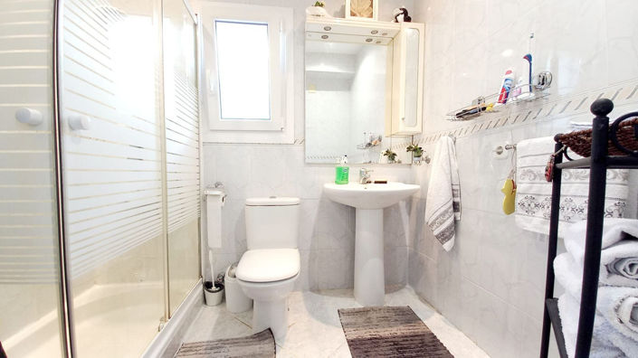 Image No.12-3 Bed Property for sale