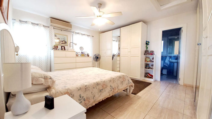 Image No.14-3 Bed Property for sale