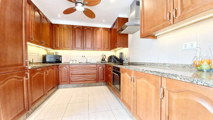 Image No.19-3 Bed Property for sale