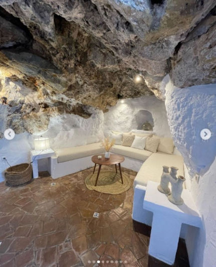 Image No.1-4 Bed Property for sale