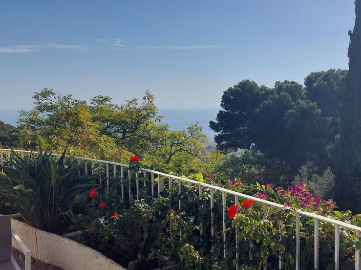 Image No.24-3 Bed Property for sale