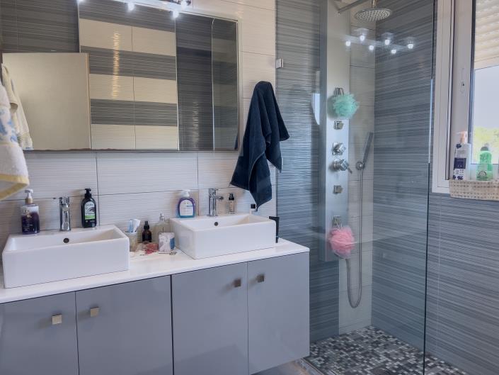 Image No.14-3 Bed House for sale