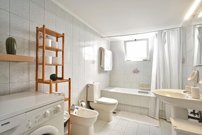 Image No.11-3 Bed House for sale