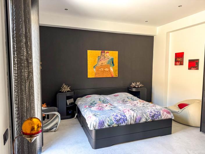 Image No.10-3 Bed Villa for sale