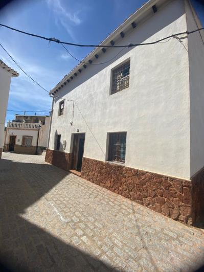 Image No.2-4 Bed House for sale