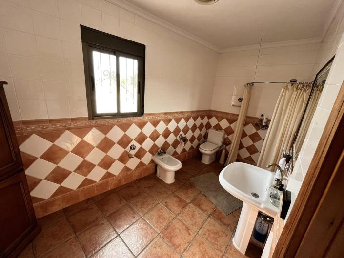 Image No.13-3 Bed Country House for sale