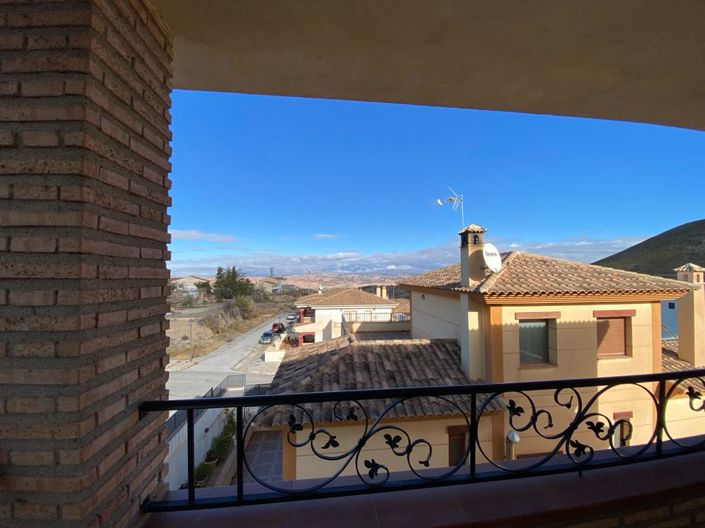 Image No.37-4 Bed Property for sale