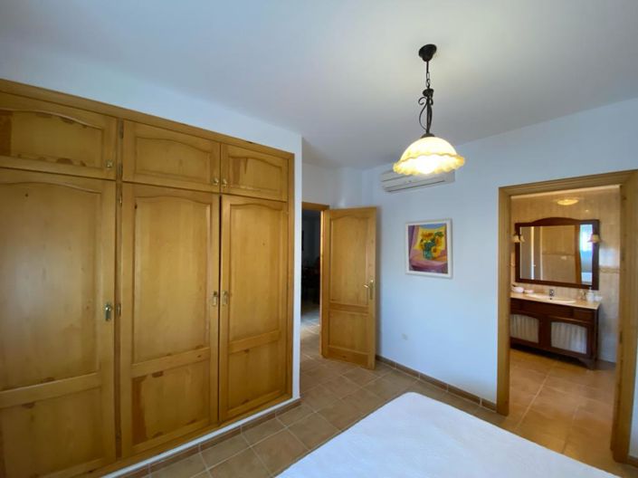 Image No.47-4 Bed Property for sale