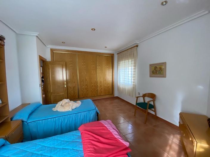 Image No.18-3 Bed Townhouse for sale